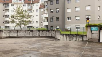 Parking (toeslag) kost EUR 6 per dag