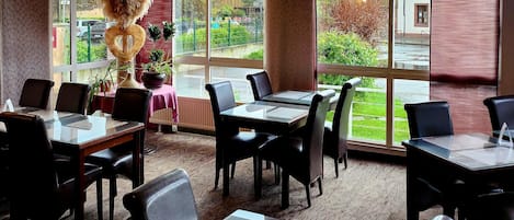 Petit déjeuner préparé sur commande servi tous les jours en supplément