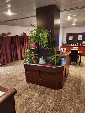 Café da manhã com buffet diário (EUR 16 por pessoa) 