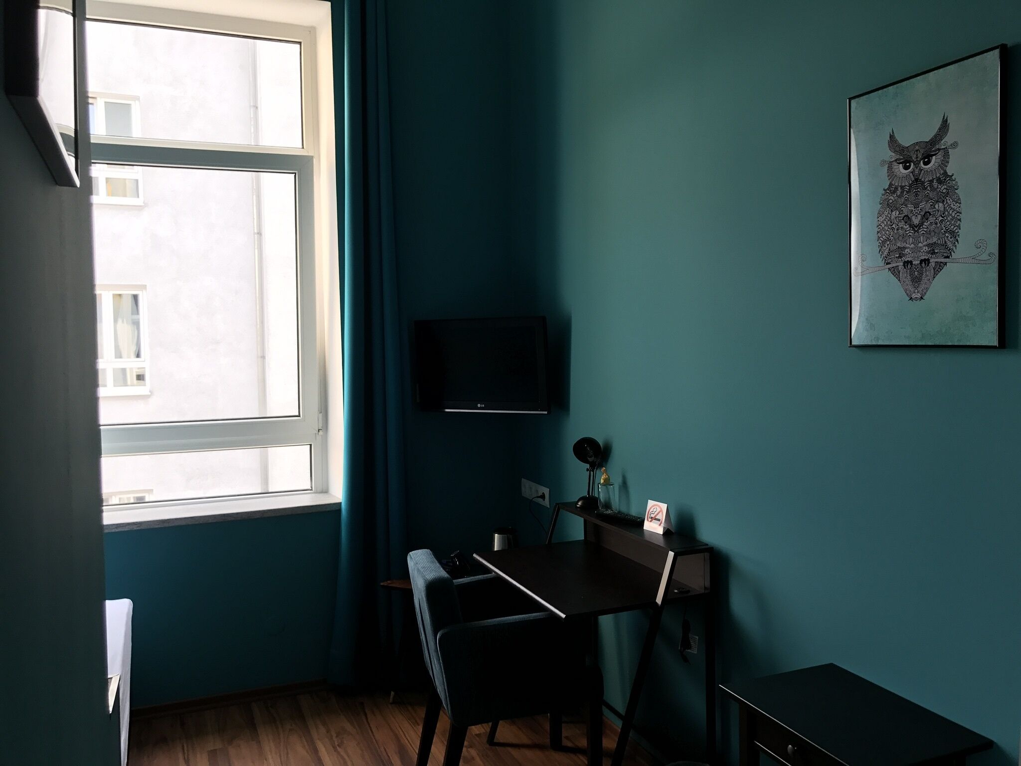 standard single room | living area | 42-inch lcd tv with cable channels, tv