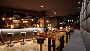Bar (trong khuôn viên)