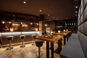 Bar (on property) - Hotel Königshof (Garmisch-Partenkirchen)