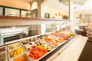 Morgenmadsbuffet hver dag (17 EUR pr. person)