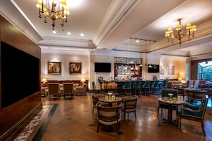 Lobby lounge
