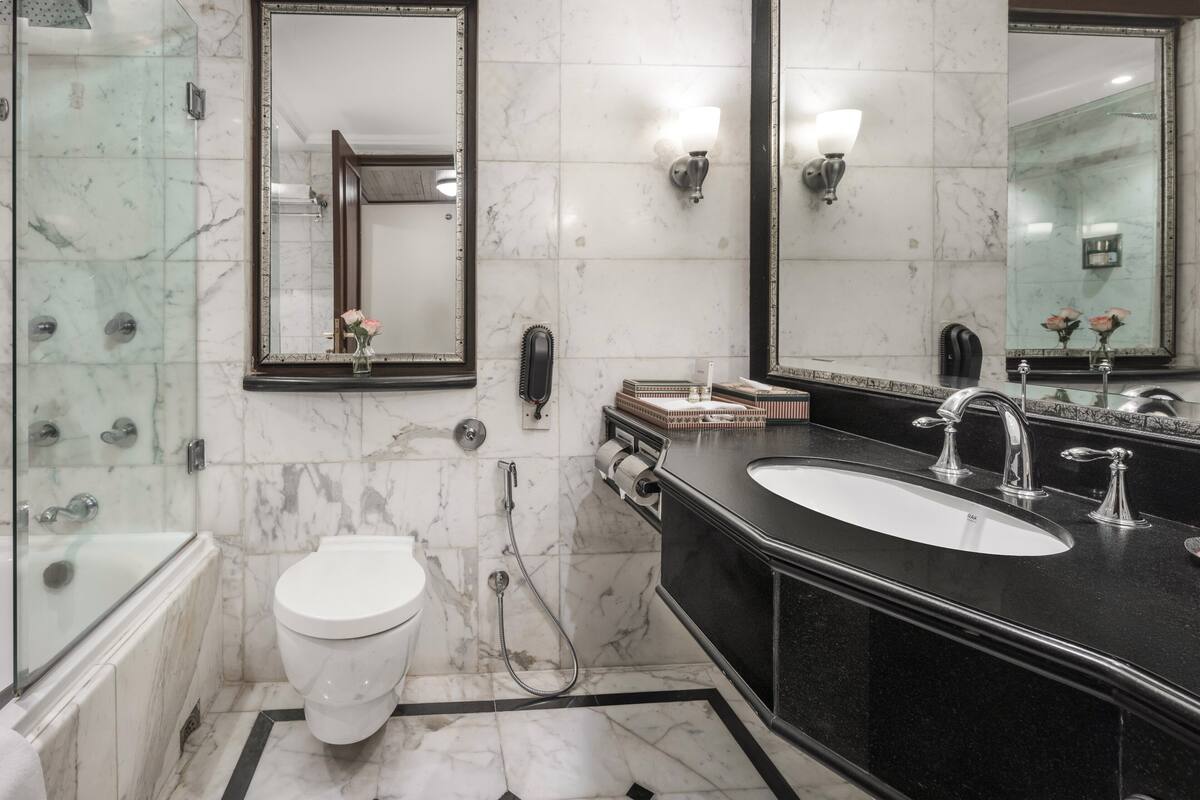 A modern bathroom with a bathtub, toilet, and sink.