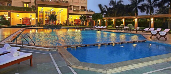 Outdoor pool, sun loungers