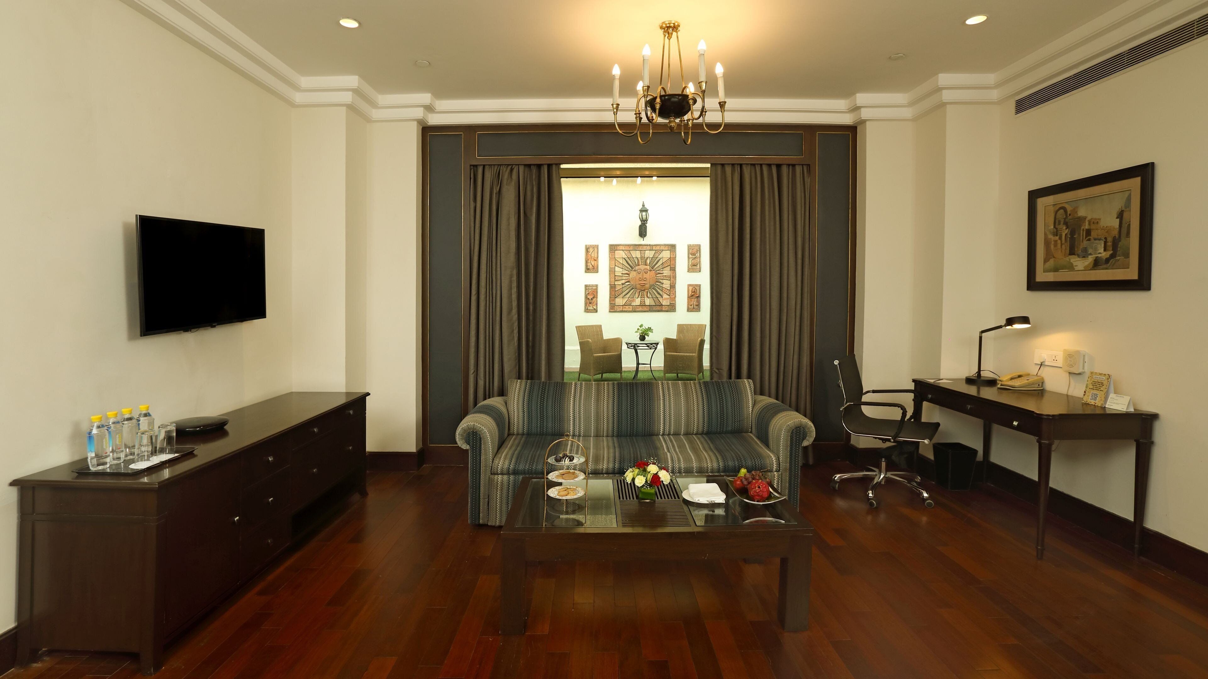 Junior Suite, 1 King Bed | Frette Italian sheets, premium bedding, pillow-top beds, minibar