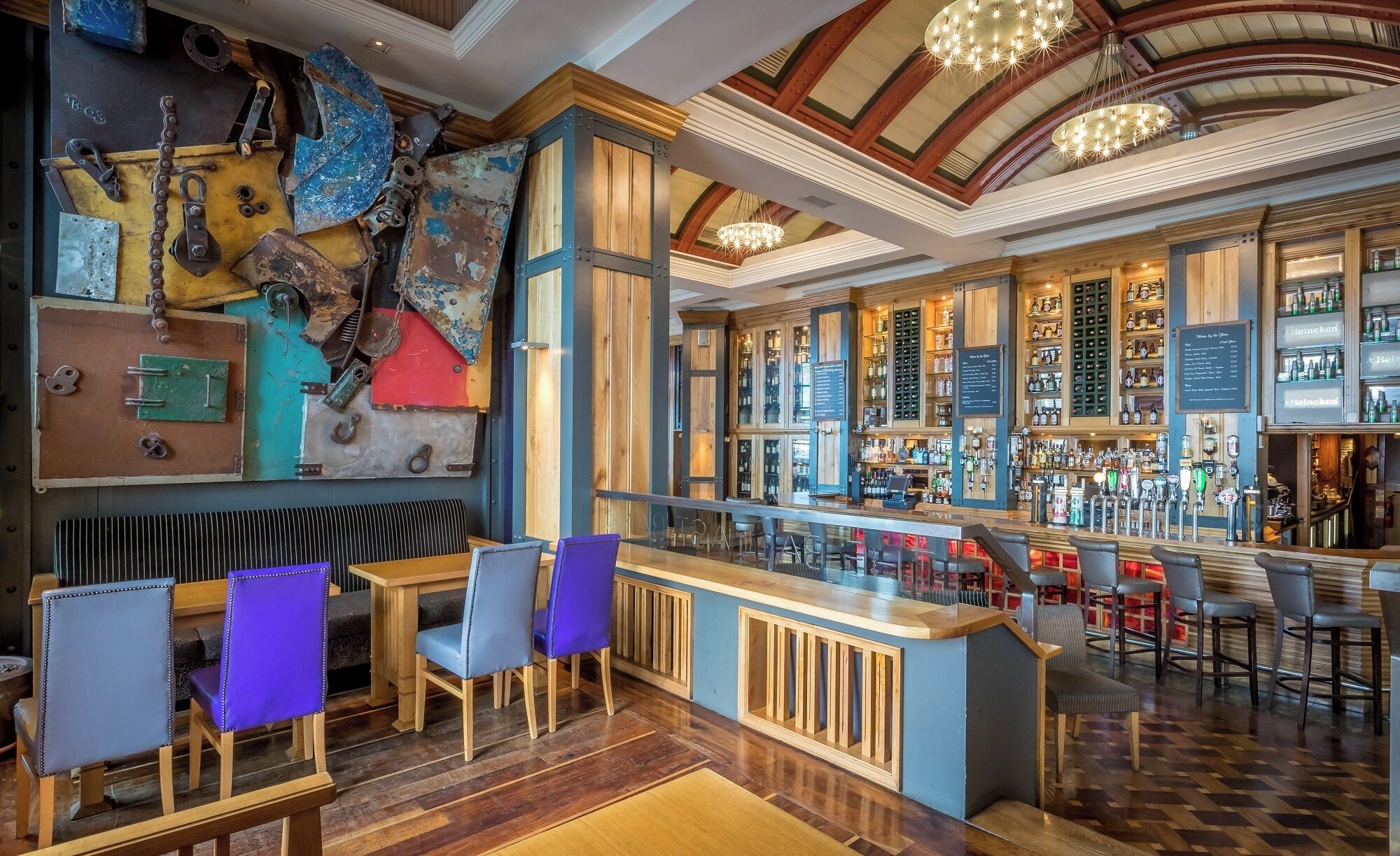 提供午餐和晚餐