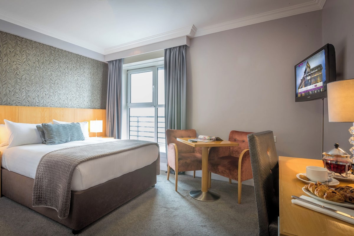 Desk, iron/ironing board, free WiFi, alarm clocks