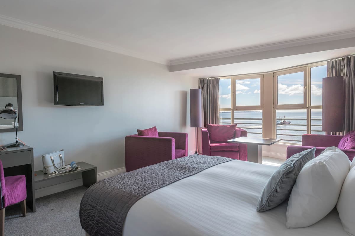 Double or Twin Room, Sea View | Desk, iron/ironing board, free WiFi, alarm clocks