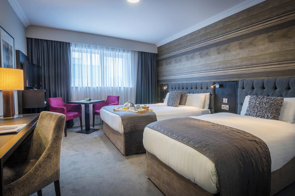 standard double or twin room | desk, iron/ironing board, free wifi, alarm clocks