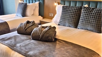 Deluxe Double or Twin Room, Sea View | Desk, iron/ironing board, free WiFi, alarm clocks