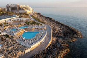 Indoor pool, 3 outdoor pools, pool umbrellas, sun loungers