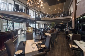 4 restoran, sarapan dihidangkan