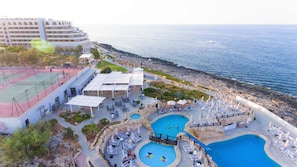 Beach nearby, sun-loungers, beach umbrellas, beach towels