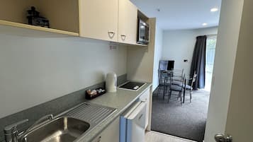 Makan di kamar