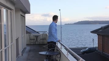 Apartment, 1 Bedroom, Partial Lake View | Lake view