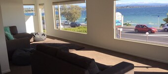 Baycourt Lakefront Motel