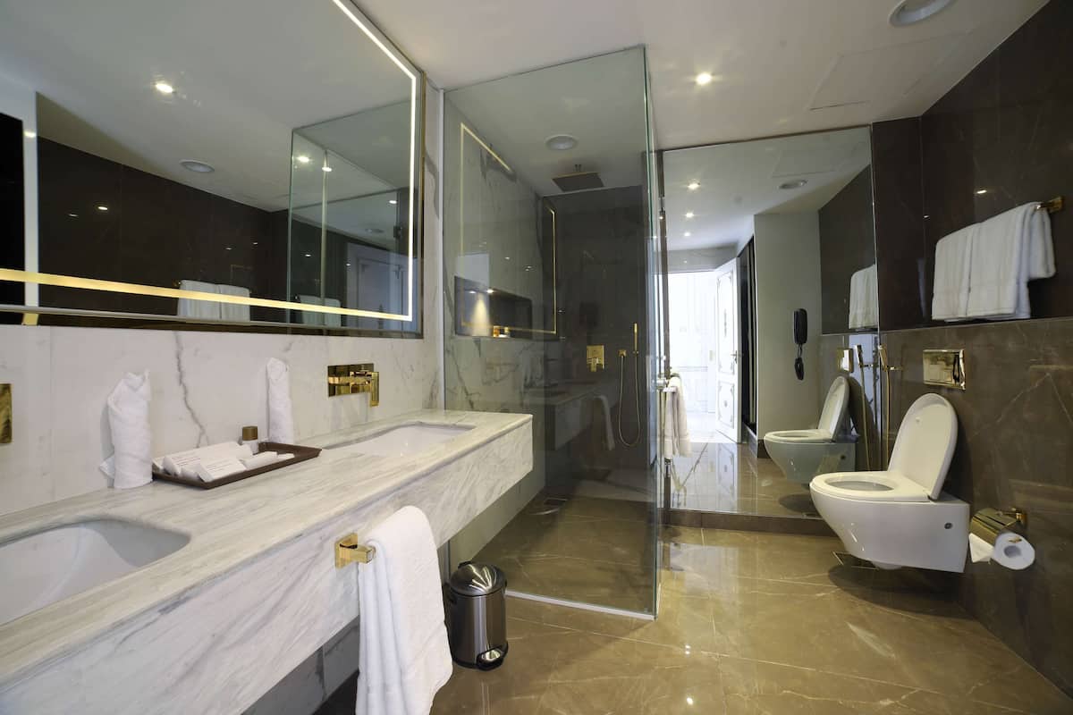 1 Schlafzimmer, Minibar, Zimmersafe, individuell dekoriert