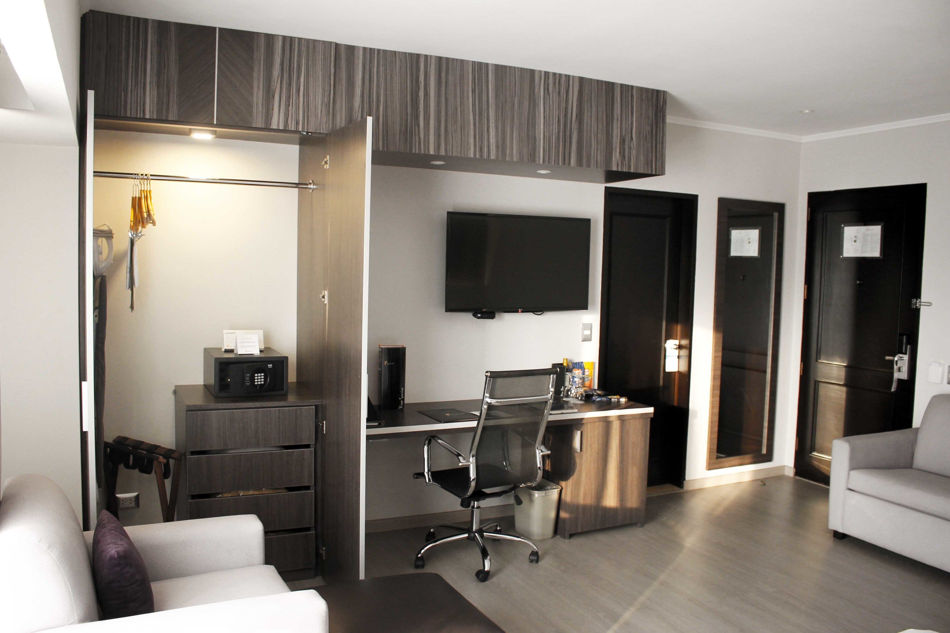 junior suite, 2 single beds | premium bedding, down duvets, pillow-top beds, minibar