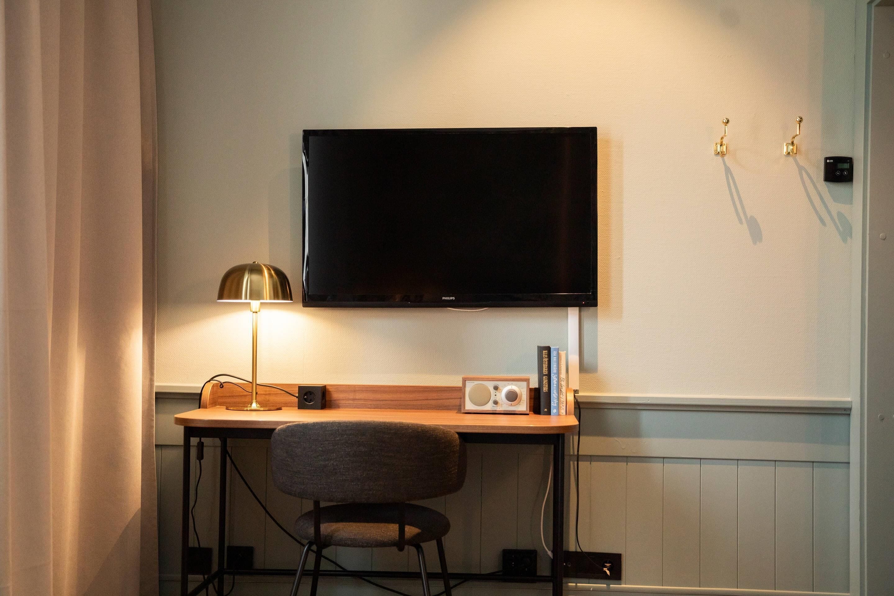 single room (compact) | iron/ironing board, cots/infant beds, bed sheets, alarm clocks