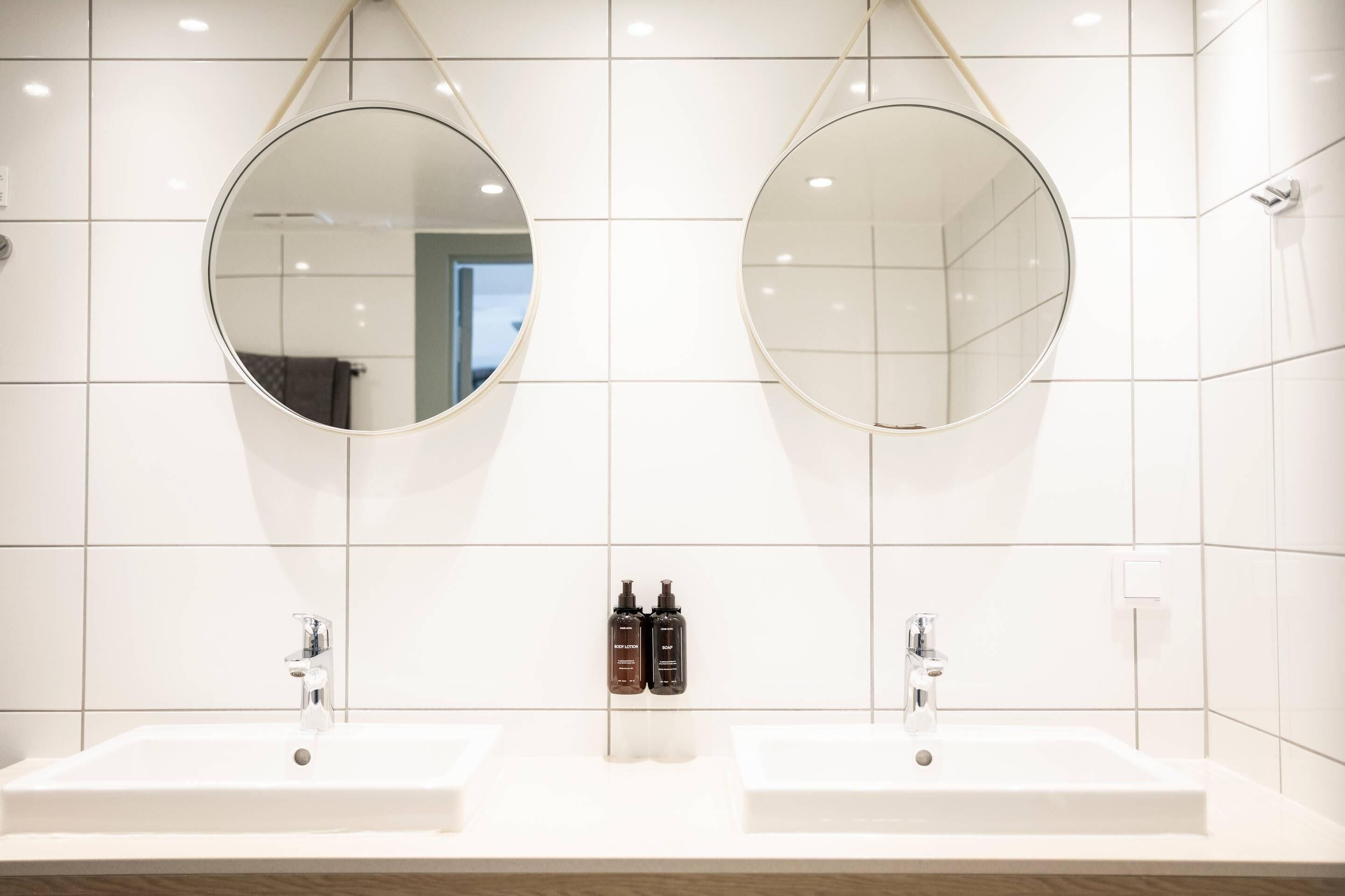 iron/ironing board, cots/infant beds, bed sheets, alarm clocks