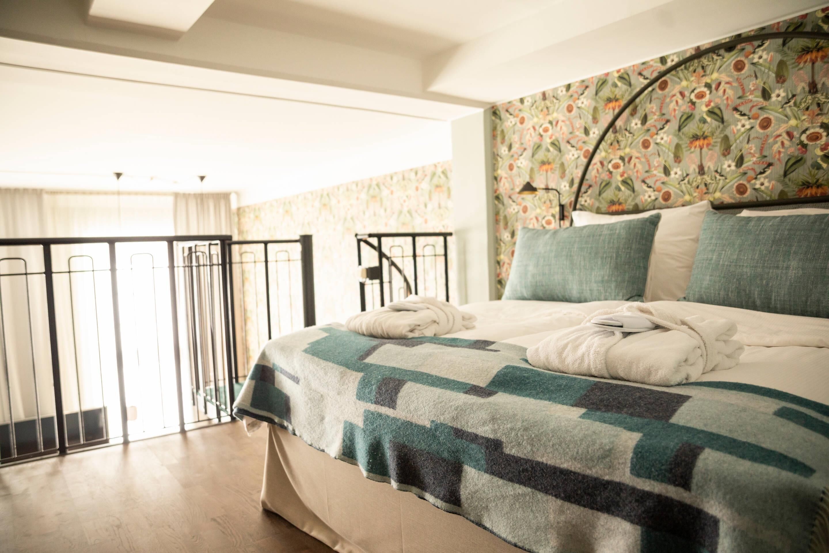 iron/ironing board, cots/infant beds, bed sheets, alarm clocks