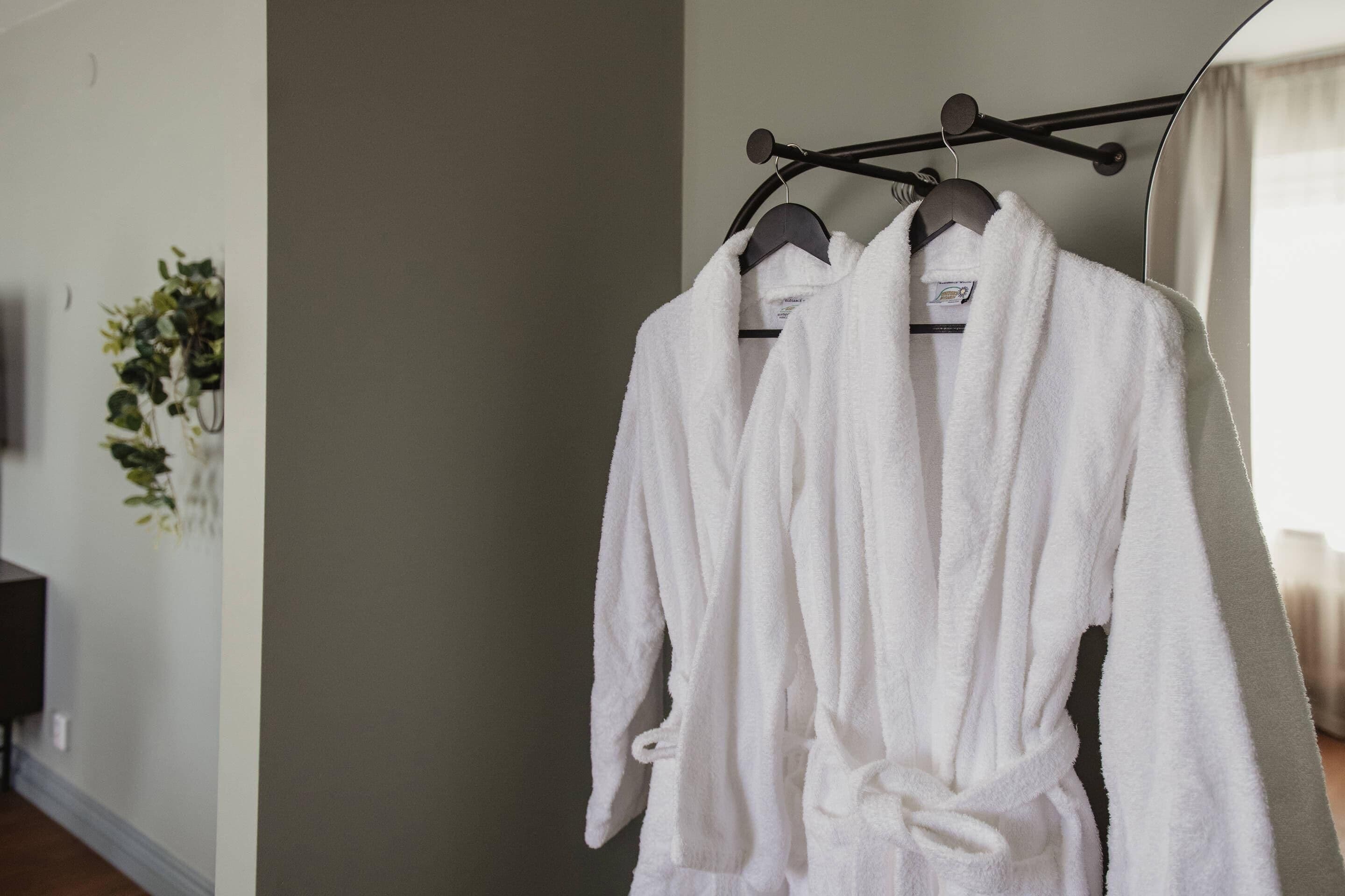 Deluxe Double Room, Non Smoking | Meja, ruang kerja komputer riba, seterika/papan seterika, Wi-fi 