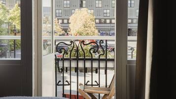 Superior Room, 2 Twin Beds, Non Smoking | Desk, laptop workspace, iron/ironing board, WiFi