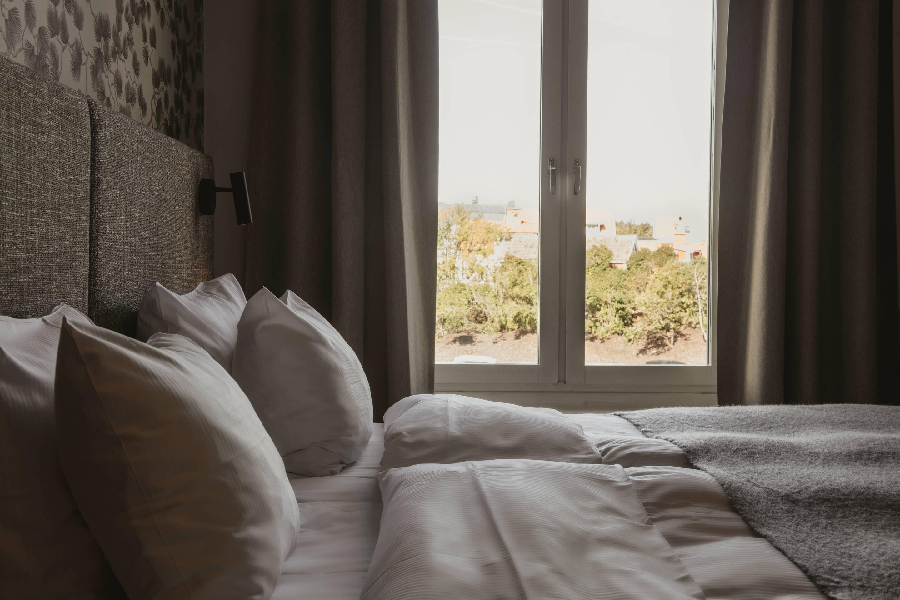 Standard Room, 2 Katil Bujang (Single) | Meja, ruang kerja komputer riba, seterika/papan seterika, Wi-fi 