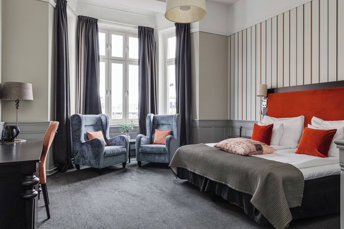 desk, laptop workspace, iron/ironing board, wifi