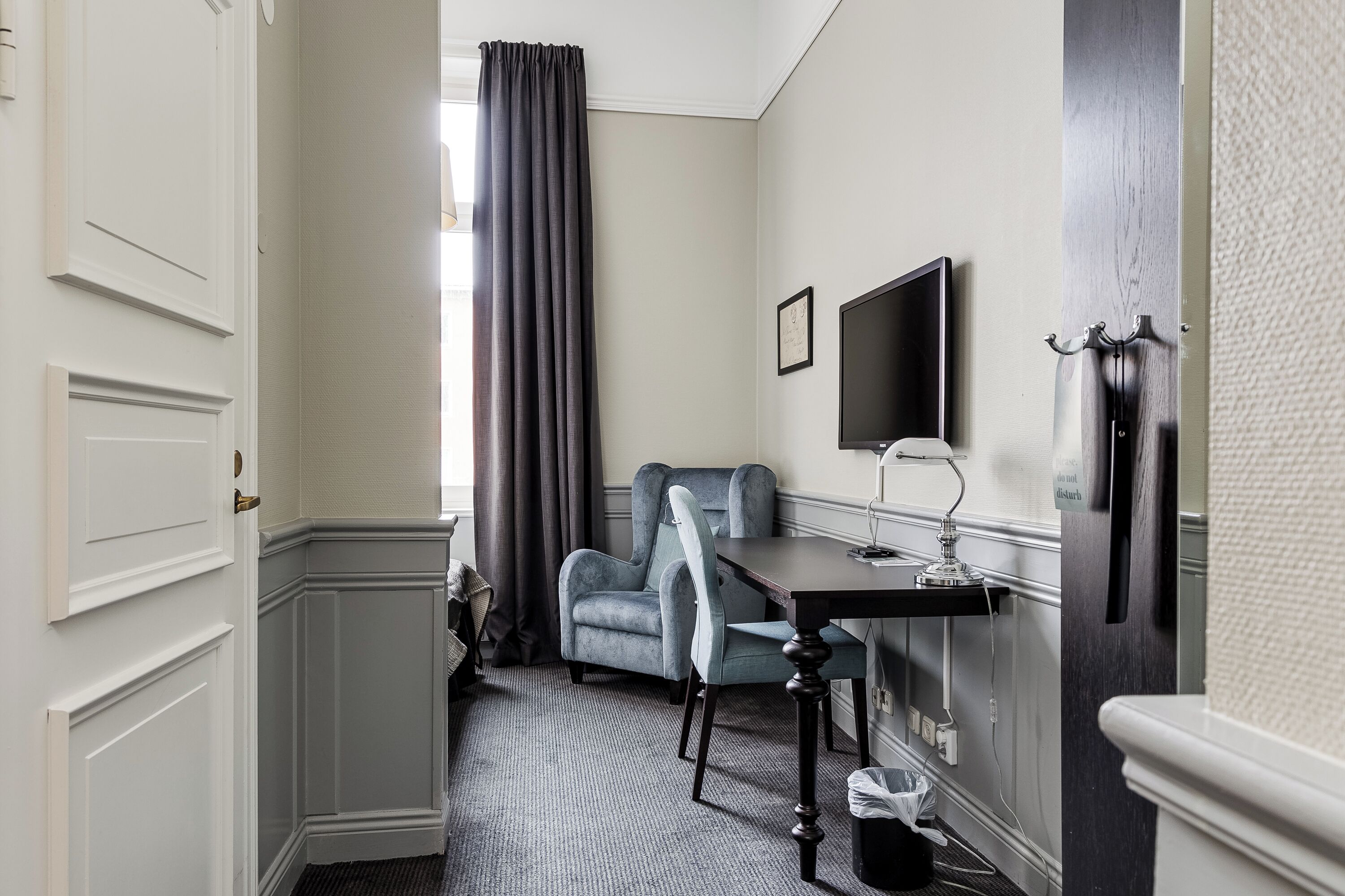 double room (compact) | desk, laptop workspace, iron/ironing board, wifi