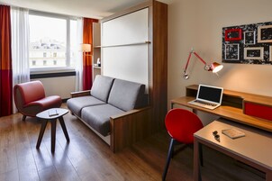 Comfort Studio, 1 Double Bed | In-room safe, desk, soundproofing, iron/ironing board