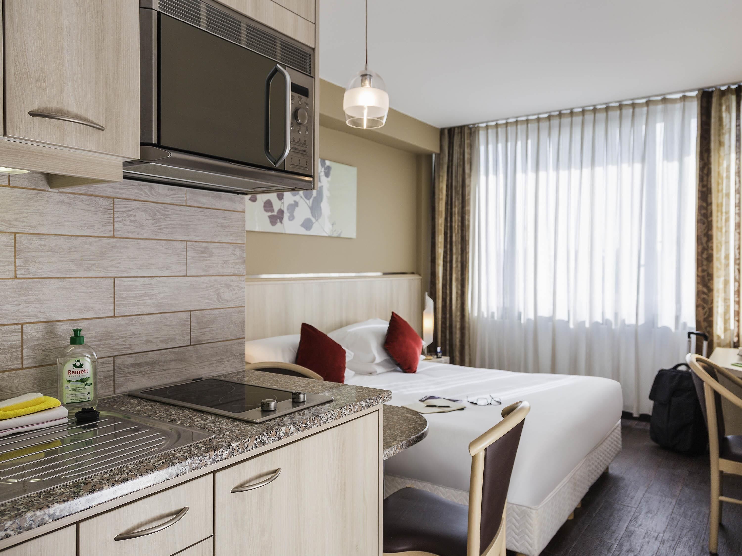 Comfort Studio, 1 Double Bed | In-room safe, desk, soundproofing, iron/ironing board