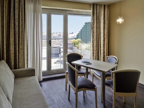 In-room safe, desk, soundproofing, iron/ironing board - Aparthotel Adagio Geneve Mont Blanc (Geneva)