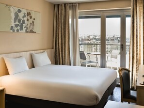 Standard Room, Multiple Beds | In-room safe, desk, soundproofing, iron/ironing board - Aparthotel Adagio Geneve Mont Blanc (Geneva)