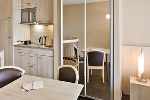 Studio, 1 Double Bed, Balcony | Living room | TV