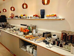 Frokostbuffé hver dag (CHF 24 per person)