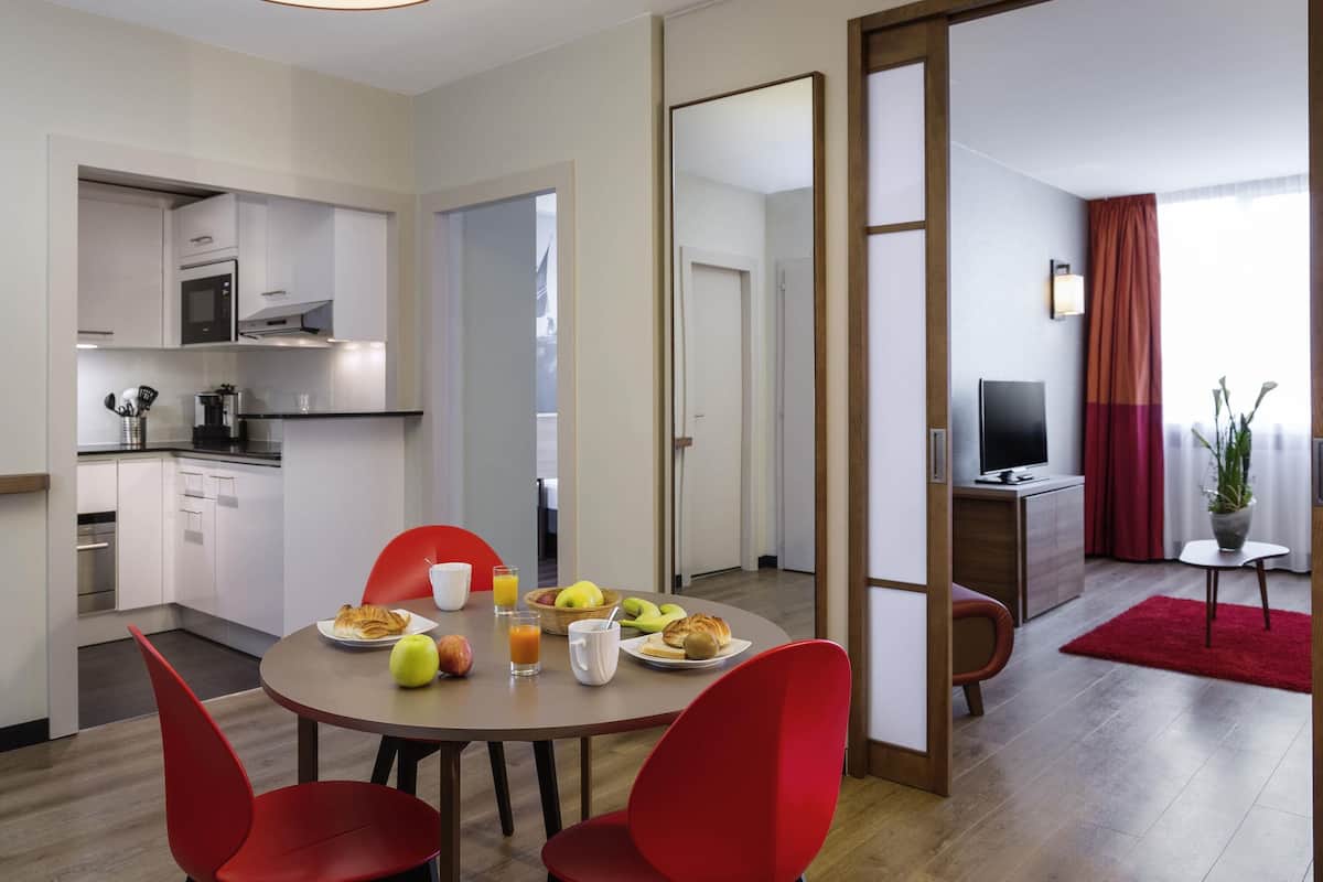 Apartment, 1 Bedroom | 1 bedroom, in-room safe, desk, soundproofing