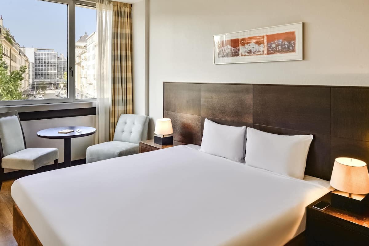 Studio, 1 Double Bed | 1 bedroom, in-room safe, desk, soundproofing