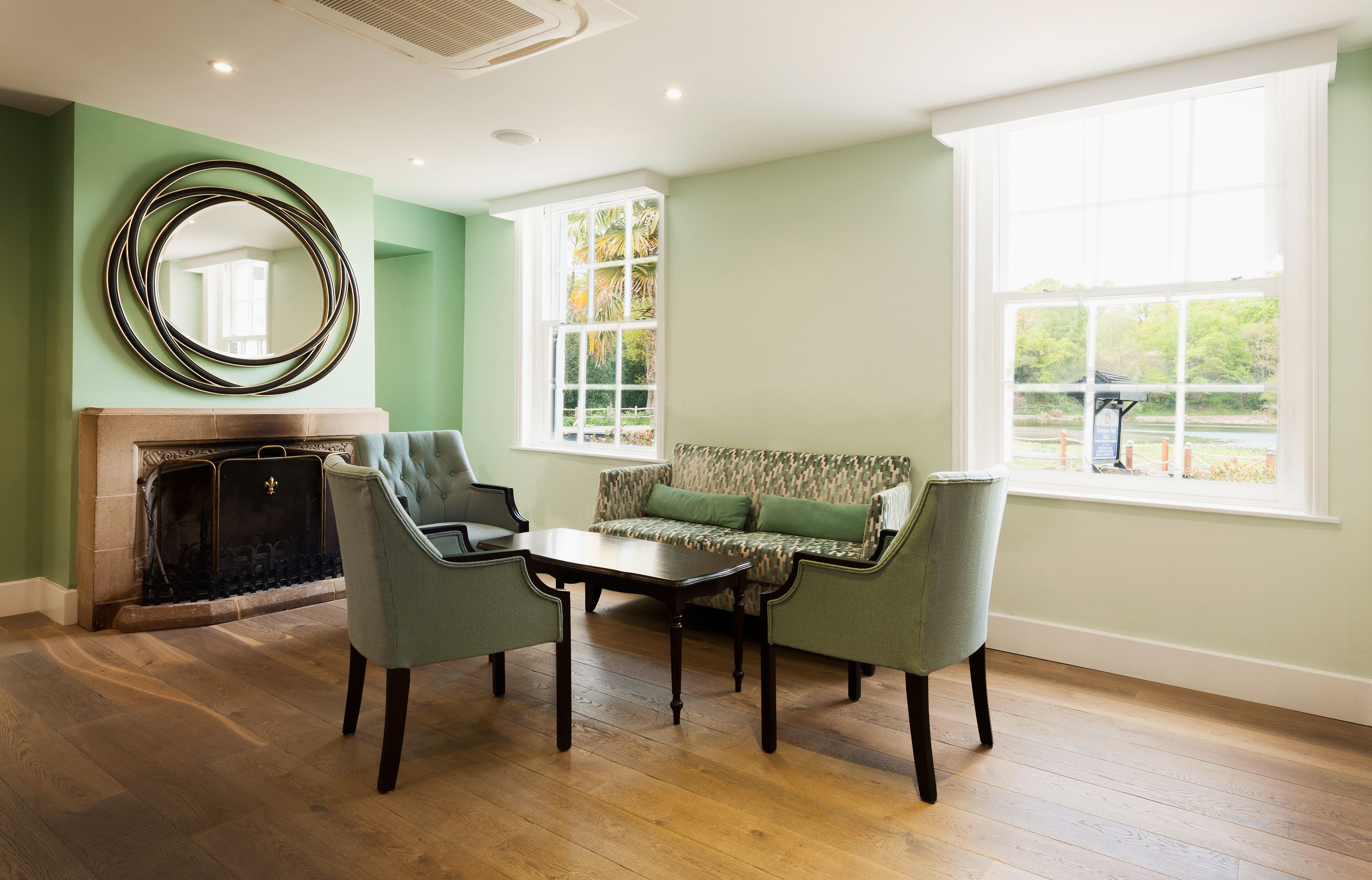 serves lunch and dinner