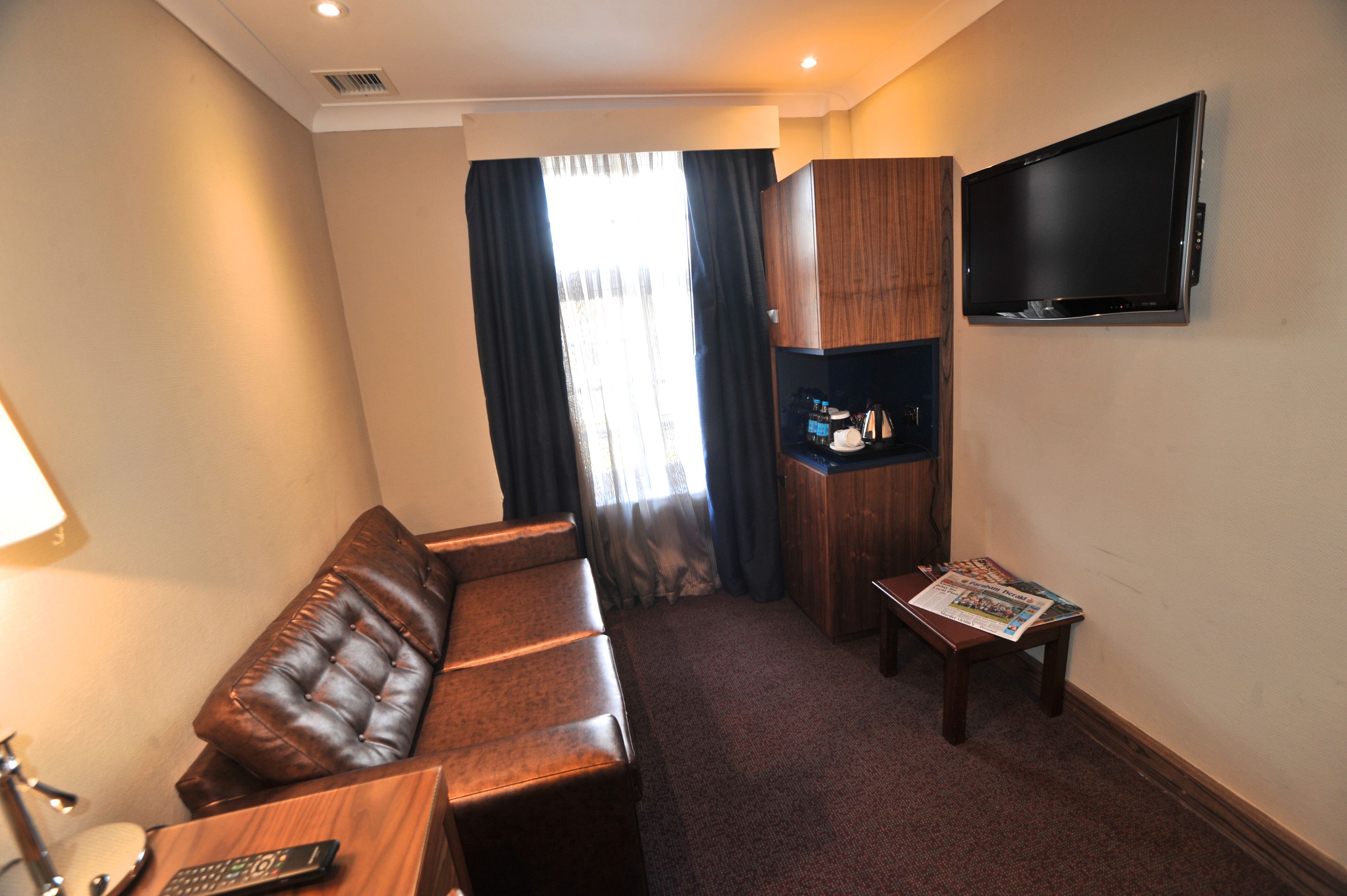 superior suite, 1 king bed, non smoking | 1 bedroom, premium bedding, in-room safe, desk
