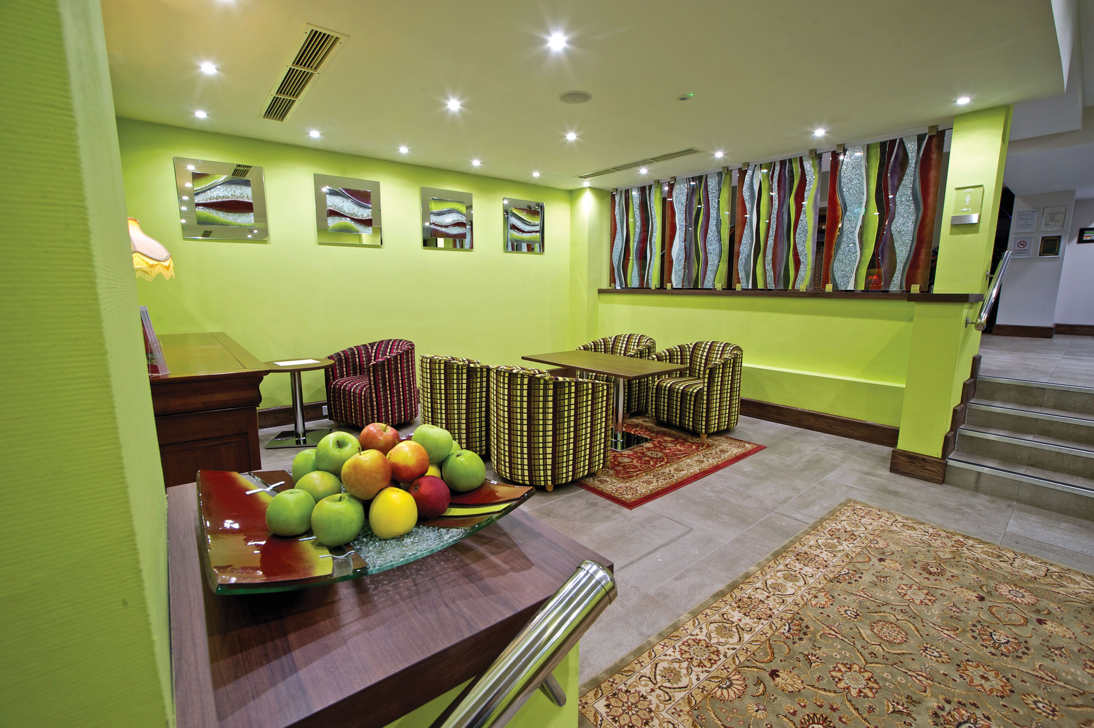 Lobby-lounge