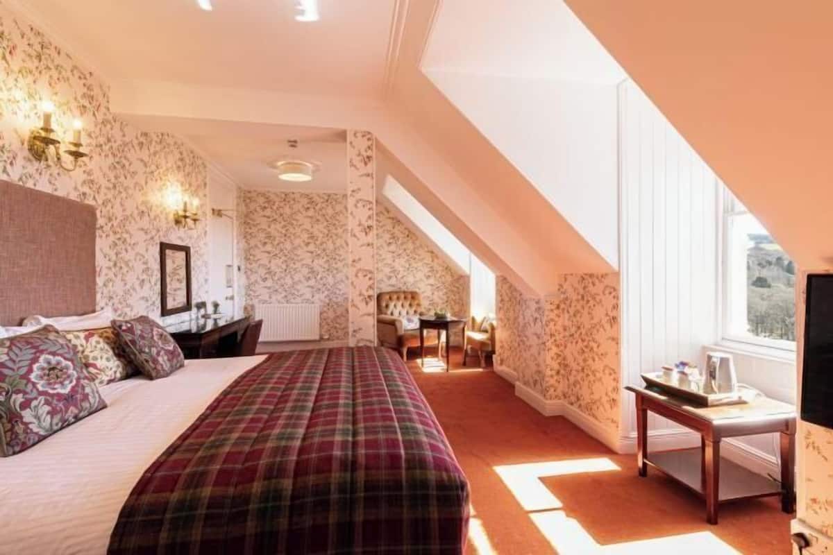 1 bedroom, pillow-top beds, desk, iron/ironing board