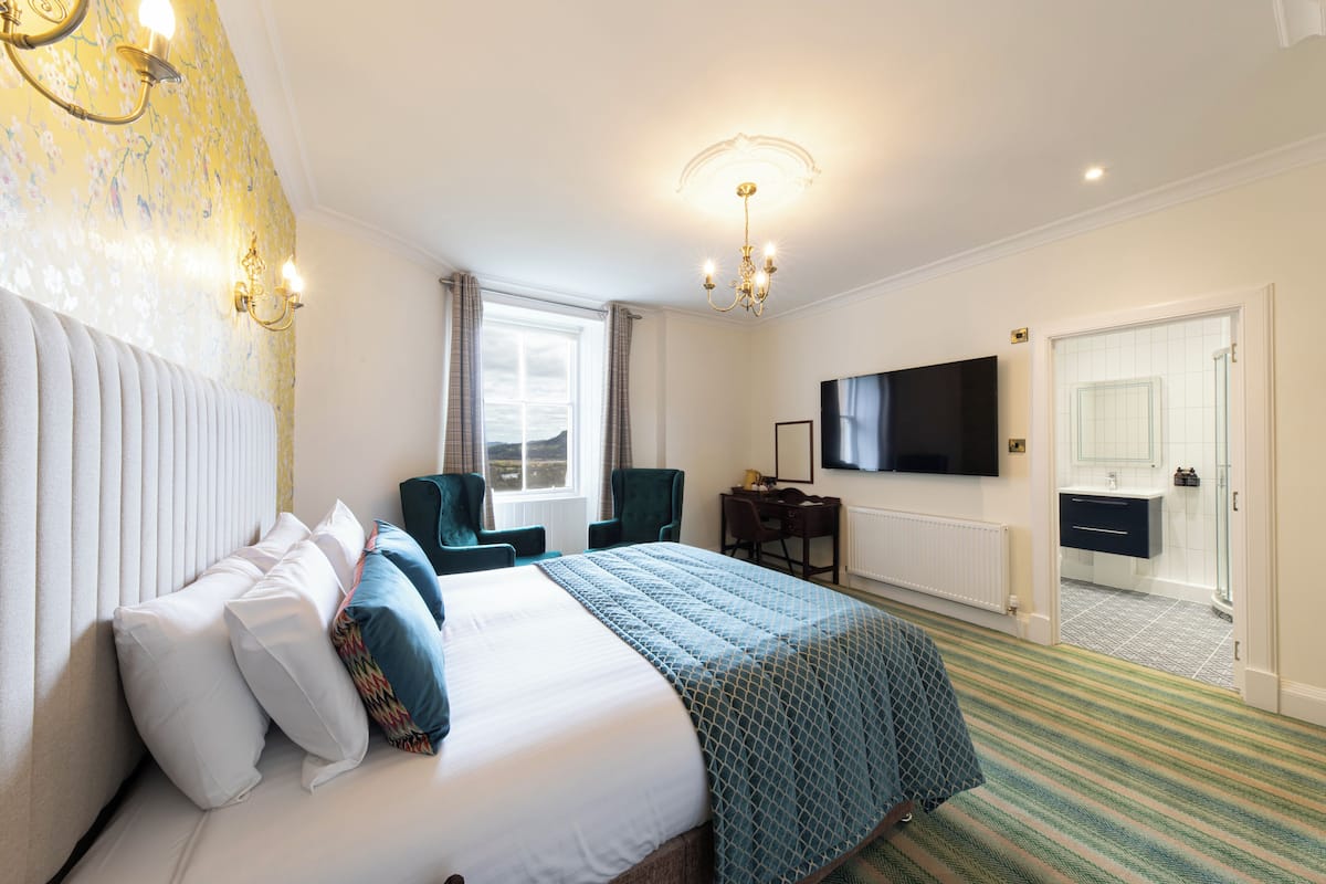 Double Room with Valley View | 1 bedroom, pillow-top beds, desk, iron/ironing board