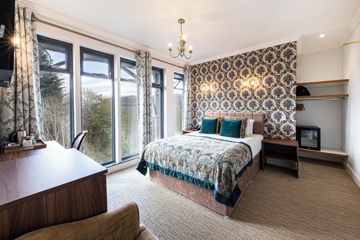 Classic Double or Twin Room | Pillowtop beds, desk, iron/ironing board, free WiFi