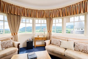 Turret Suite | Living room | Smart TV