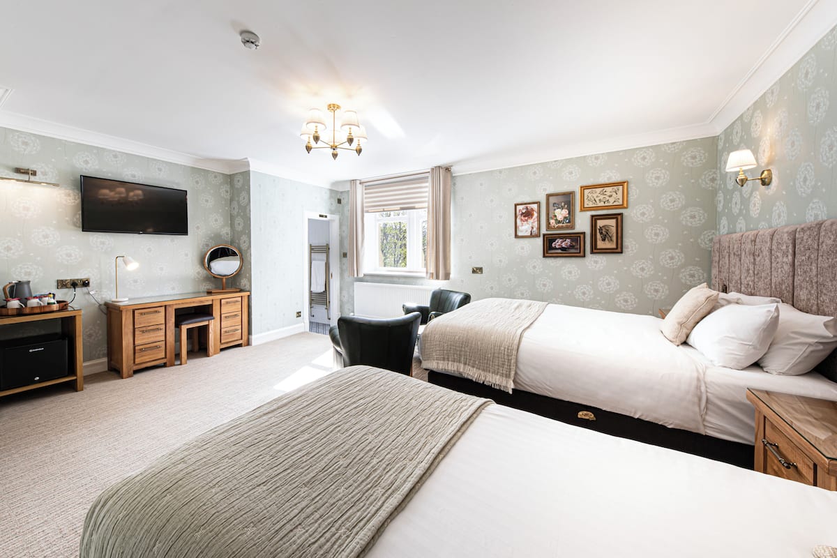 Chambre Familiale (2 Adults + 1 Child)