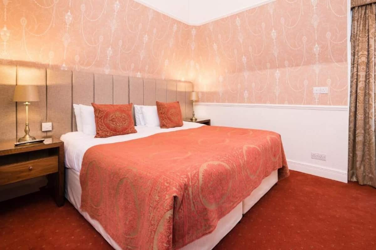 Chambre Junior, 1 grand lit | 1 chambre, lit avec matelas à plateau-coussin, bureau