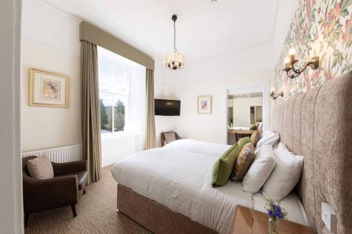 1 bedroom, pillow-top beds, desk, iron/ironing board